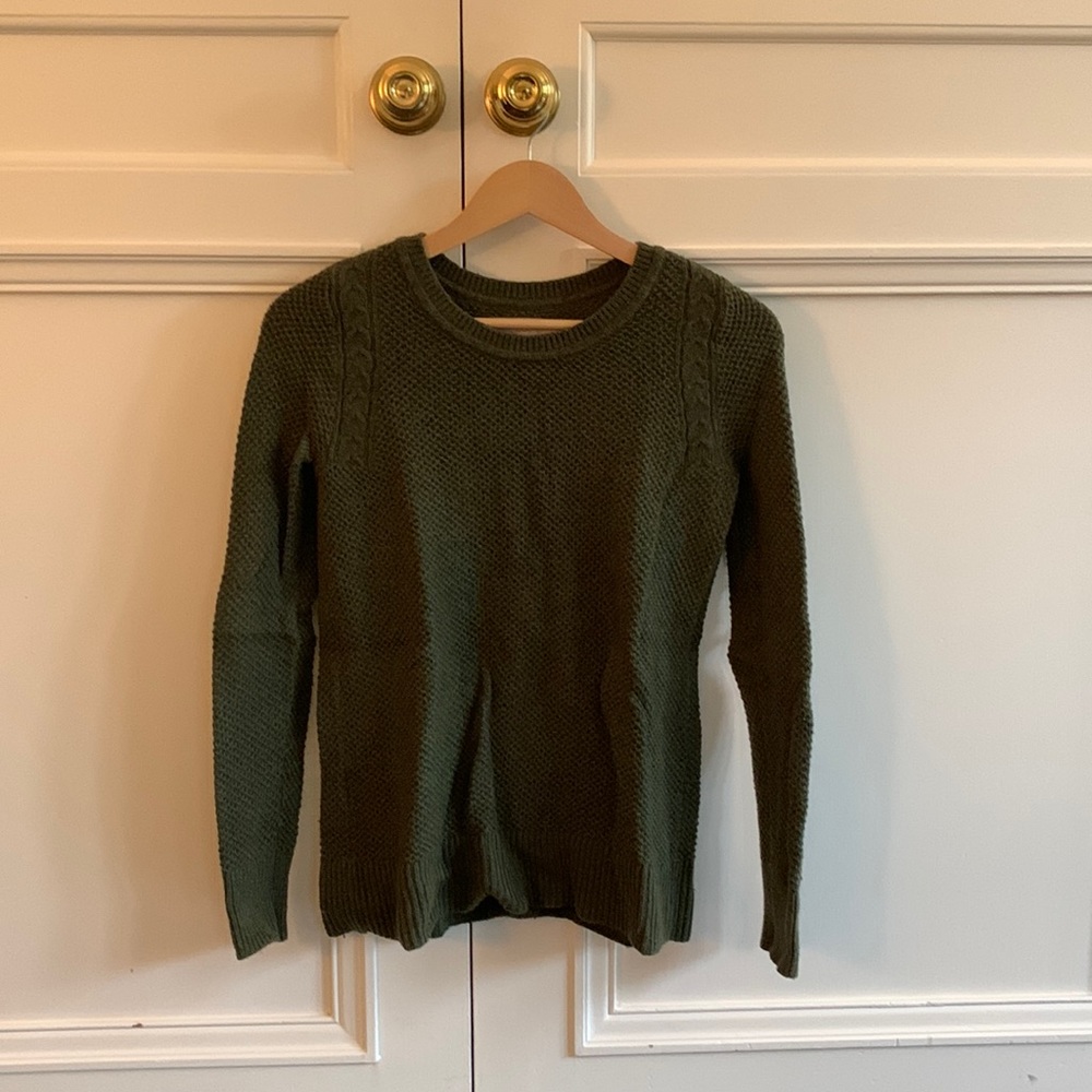 Ann Taylor LOFT sweater, size small.